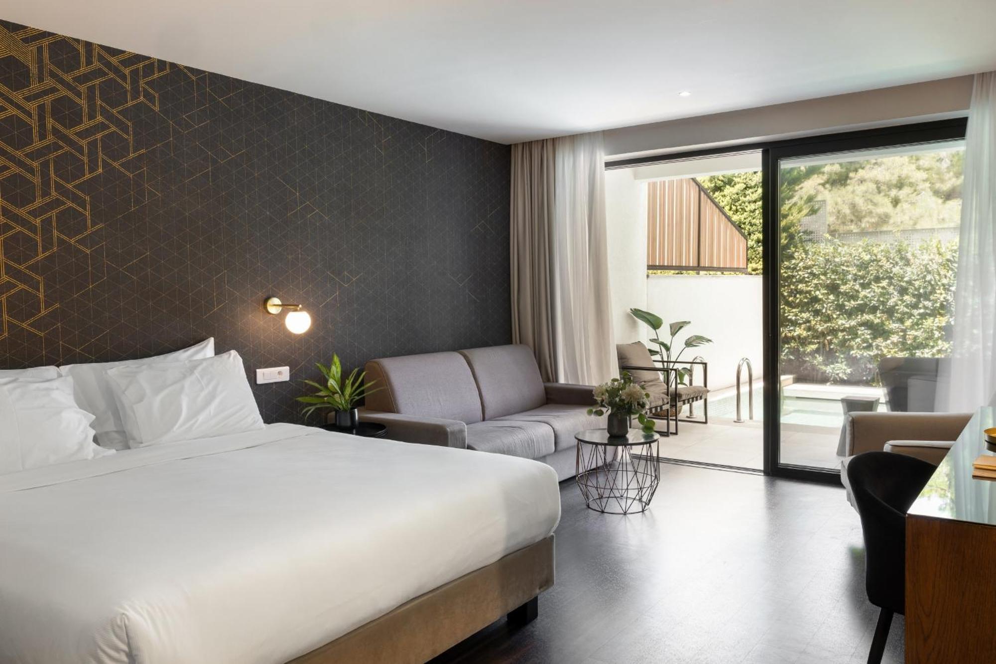 Azur Hotel 4*