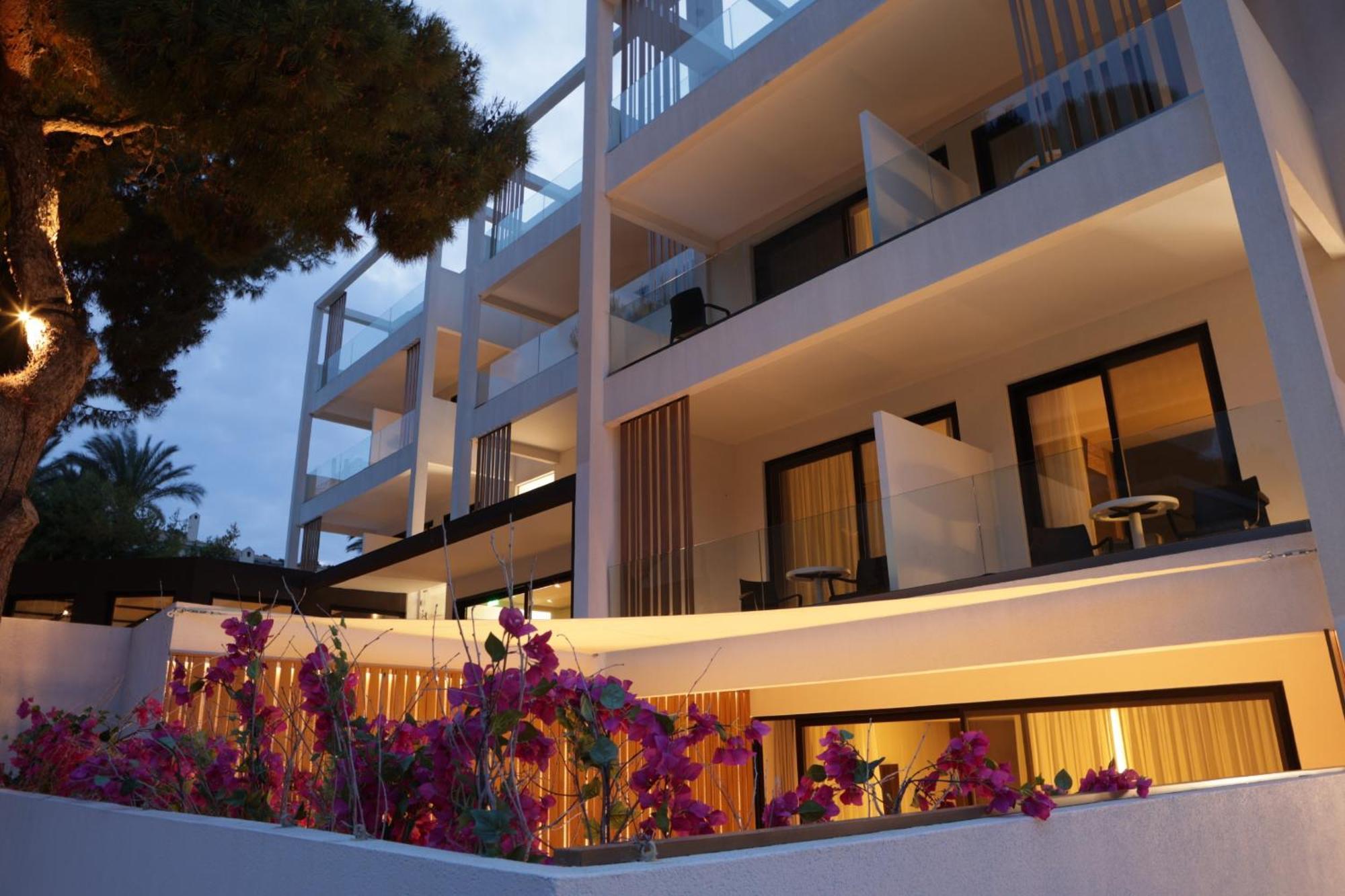 Azur Hotel 4*